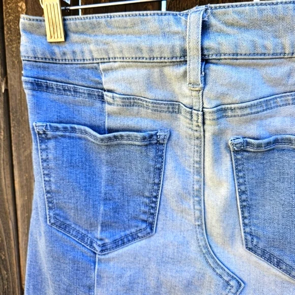 Celebrity Pink Denim Mini Skirt Womens Size 5/27 - Picture 16 of 16